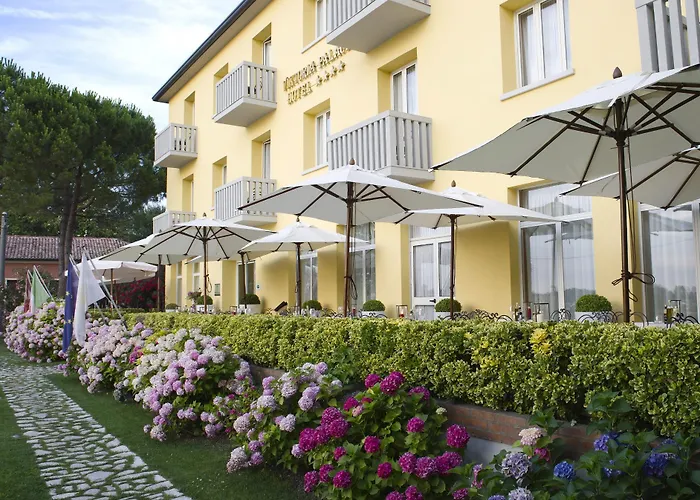 Viktoria Palace Hotell 4*