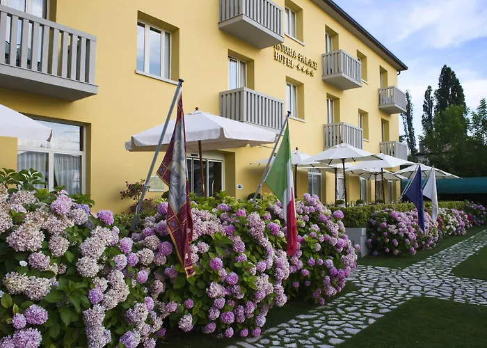 Viktoria Palace Hotell 4*