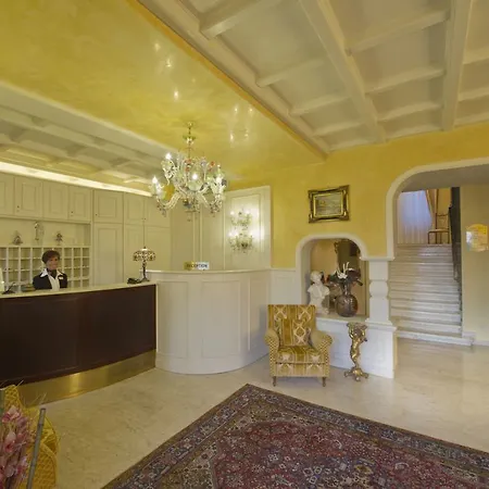 Viktoria Palace Hotel 4*
